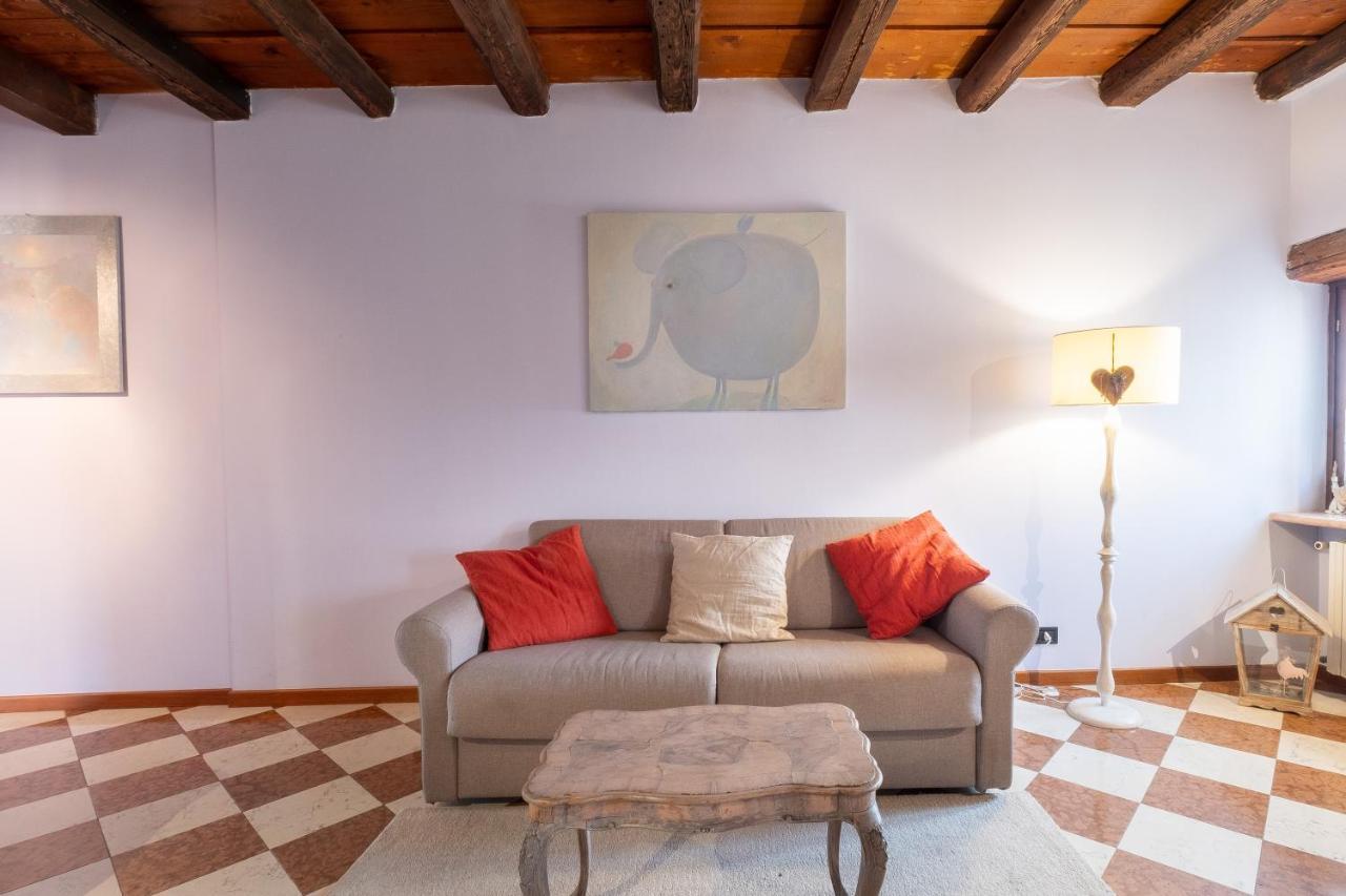 Casa Perotti Apartment เวโรนา ภายนอก รูปภาพ