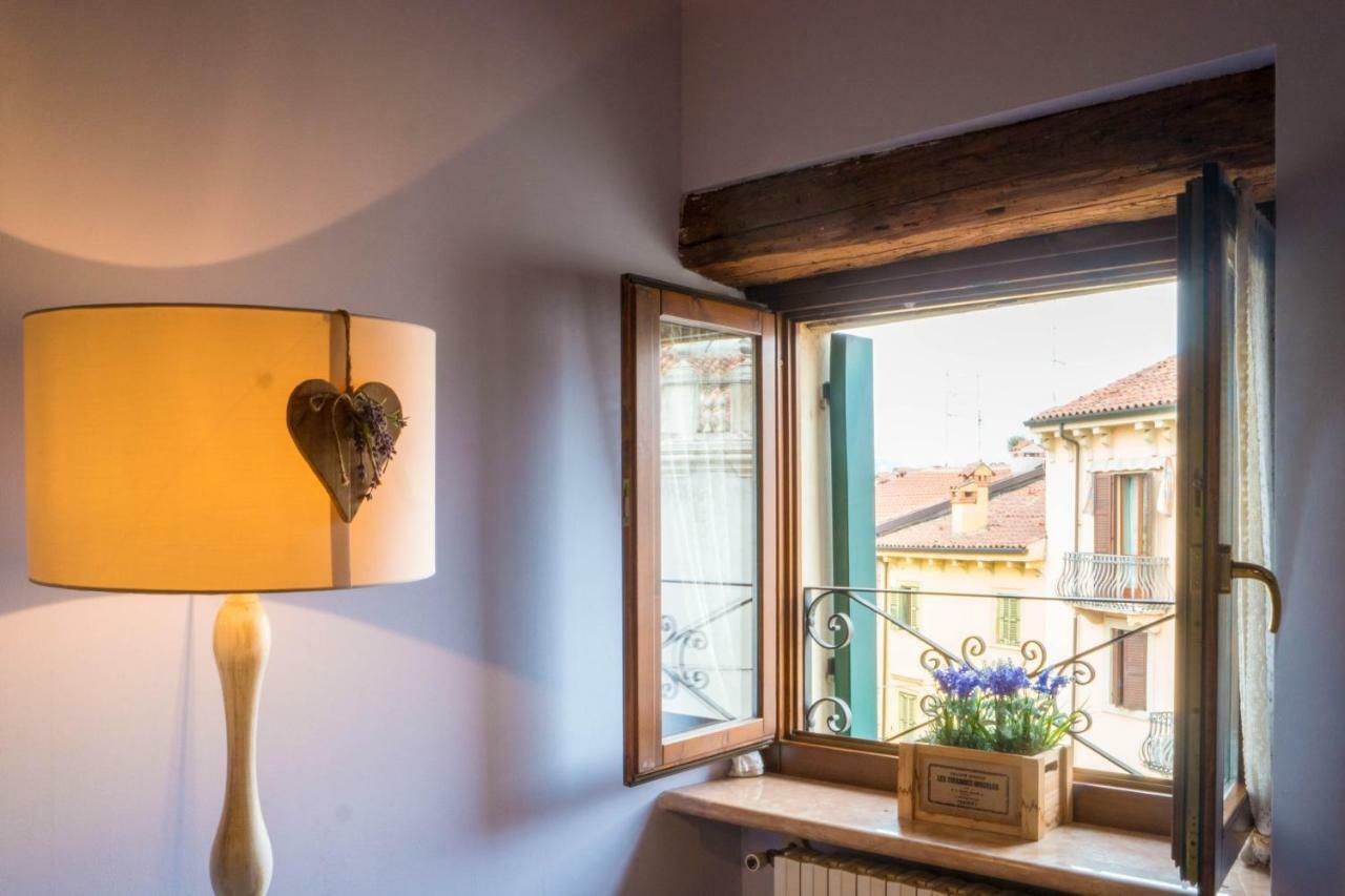 Casa Perotti Apartment เวโรนา ภายนอก รูปภาพ